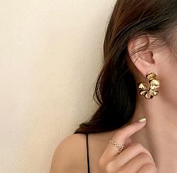 Gold Spiral Hoop Earrings-Gold Spiral Hoop Earrings
Punk metal fashion 